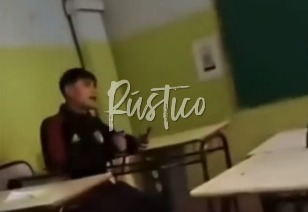 Violenta discución entre un alumno y una profesora